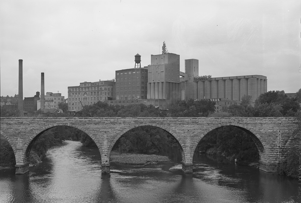 #35 Flour mills along the Mississippi River. Minneapolis, 1930s.