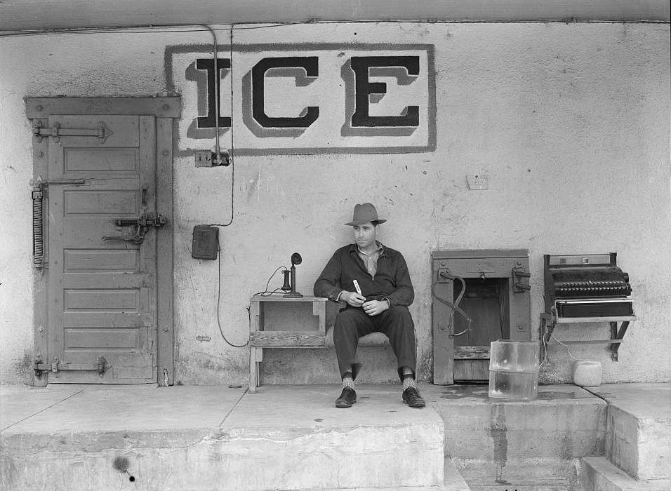 #23 Ice for sale. Harlingen, Texas, February 1939.