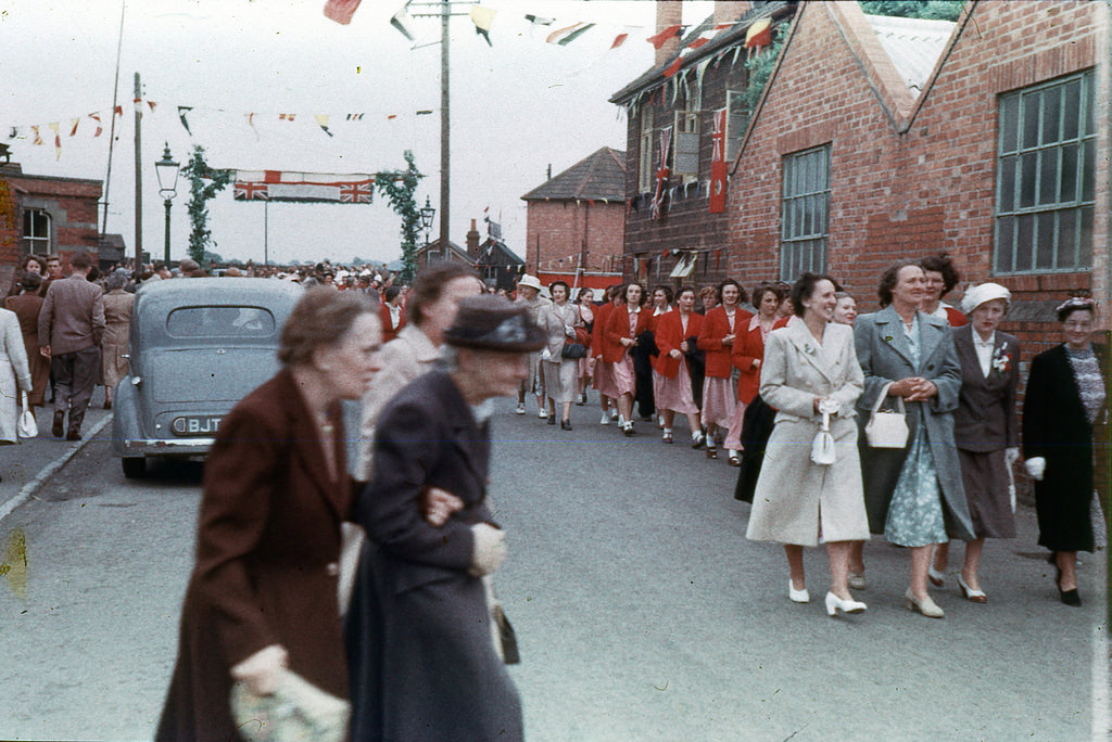 #42 Women Walking, 1953