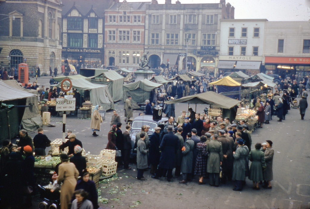 #44 Market at Bury St. Edmunds, 1952
