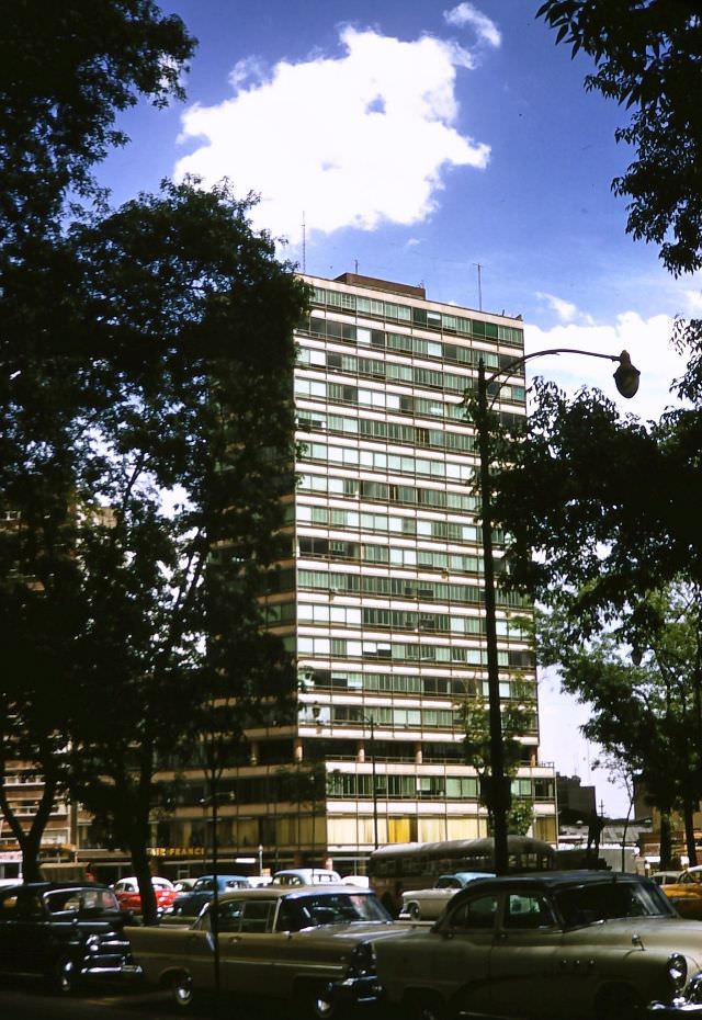 #32 Office building at Reforma 76. Mexico City, March 1958