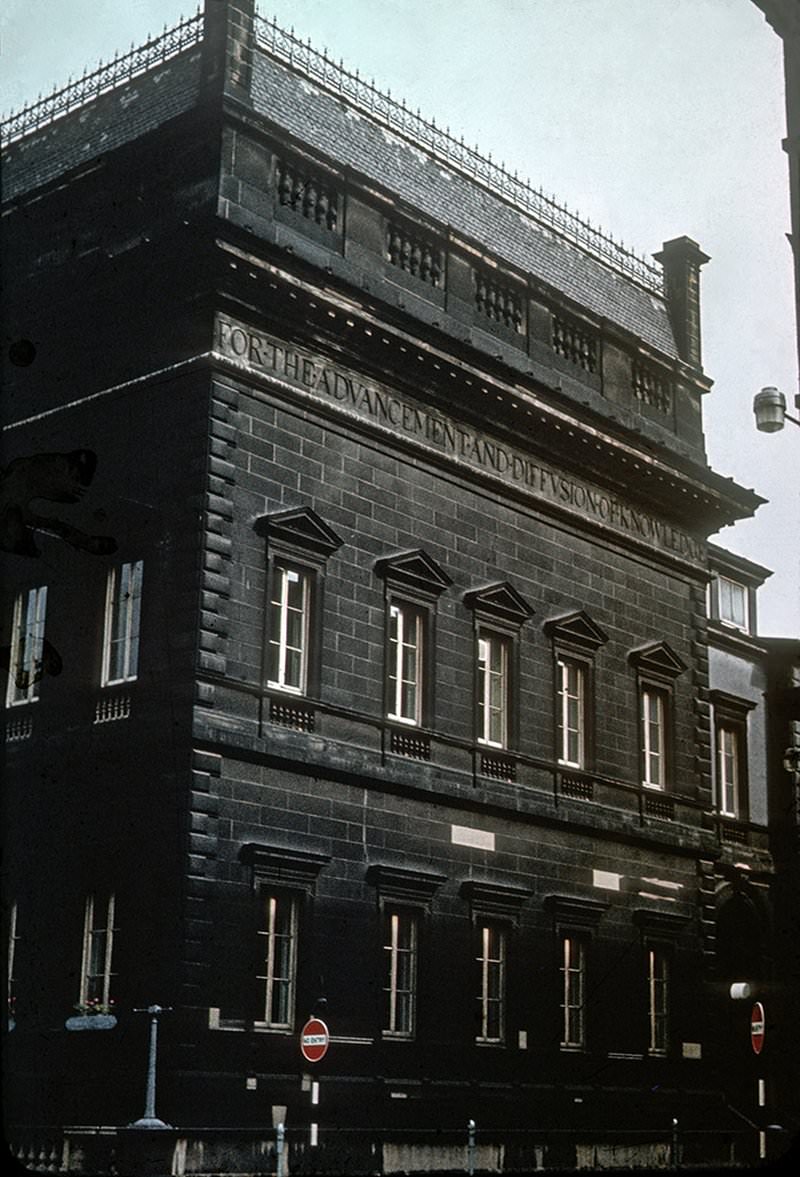 #39 The George Street facade of the Athenaeum, 1960s.