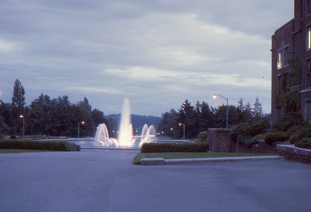 #43 UW fountain 10 Seconds, 1964