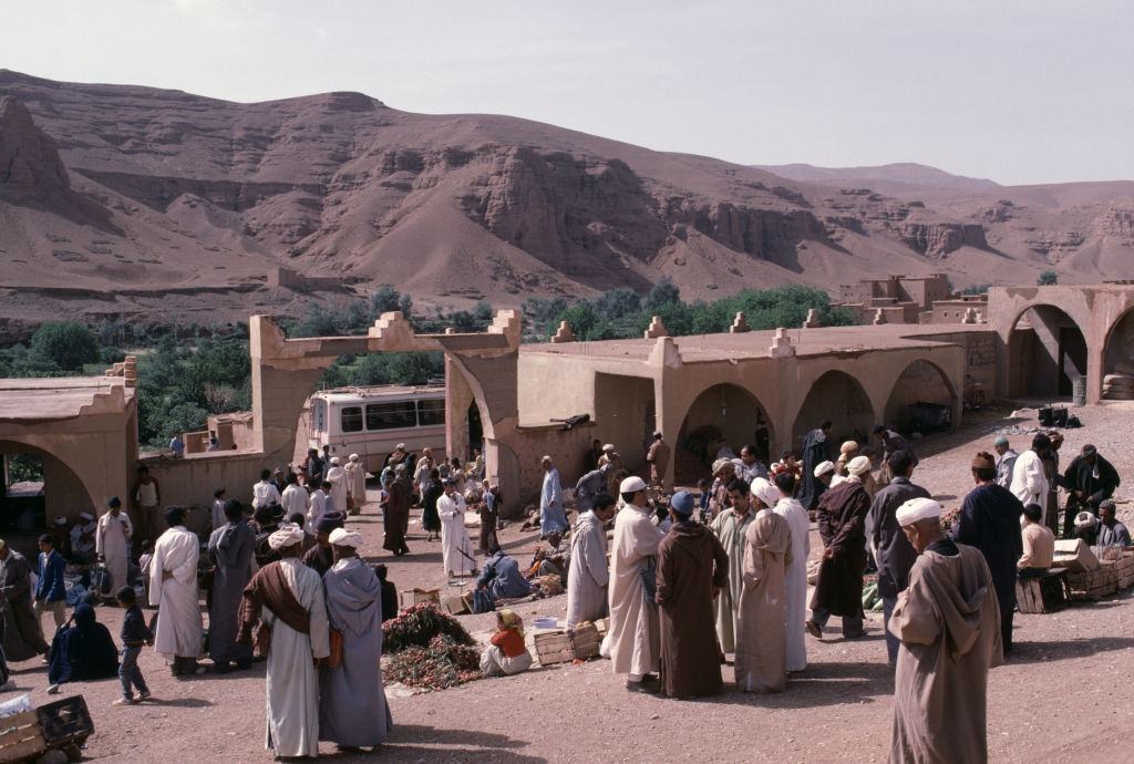 #7 The market in Ait Oudinar, in July 1967, Morocco.