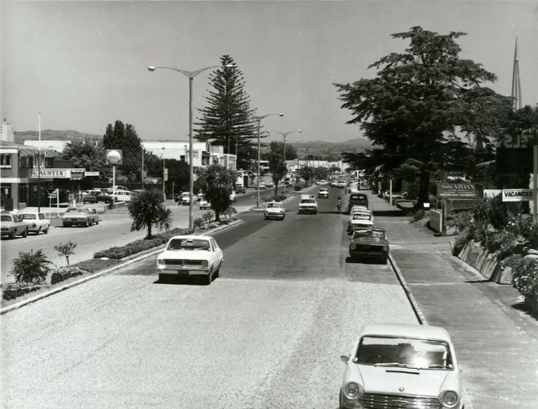 #51 Cameron Road, one of Tauranga’s shopping streets, January 1973