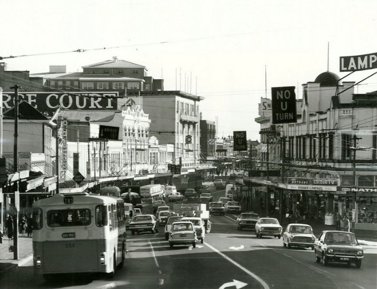 #35 Karangahape Road, one of Auckland’s busiest shopping areas, January 1975