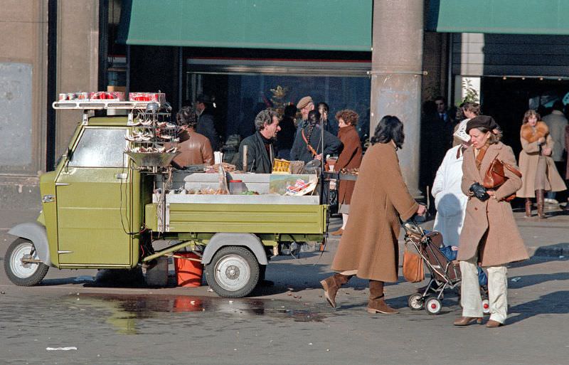 #12 Piazza del Duomo, Milan, 1980