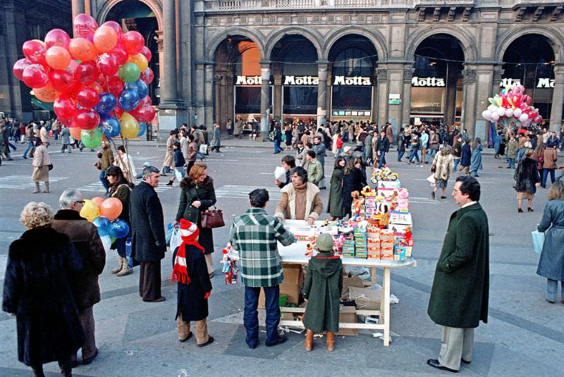 #13 Piazza del Duomo, Milan, 1980