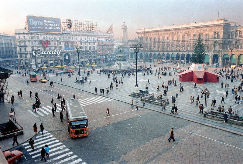 #18 Piazza del Duomo, Milan, 1980