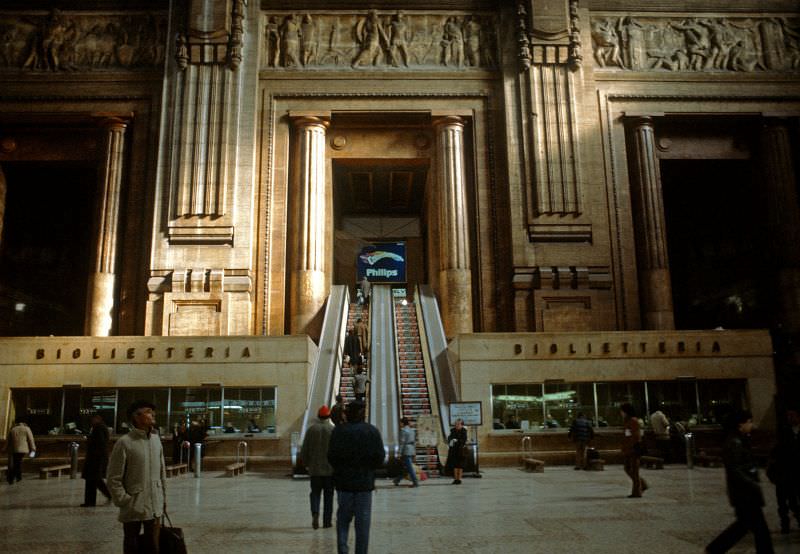 #33 Stazione Centrale, Milan, 1983
