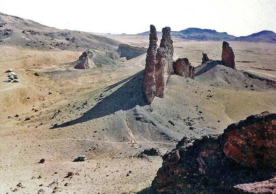 #6 An overview of what was referred to as “Apollo dike,” where early Apollo-suit tests were held, in Hopi Buttes, Arizona, in May 1966.