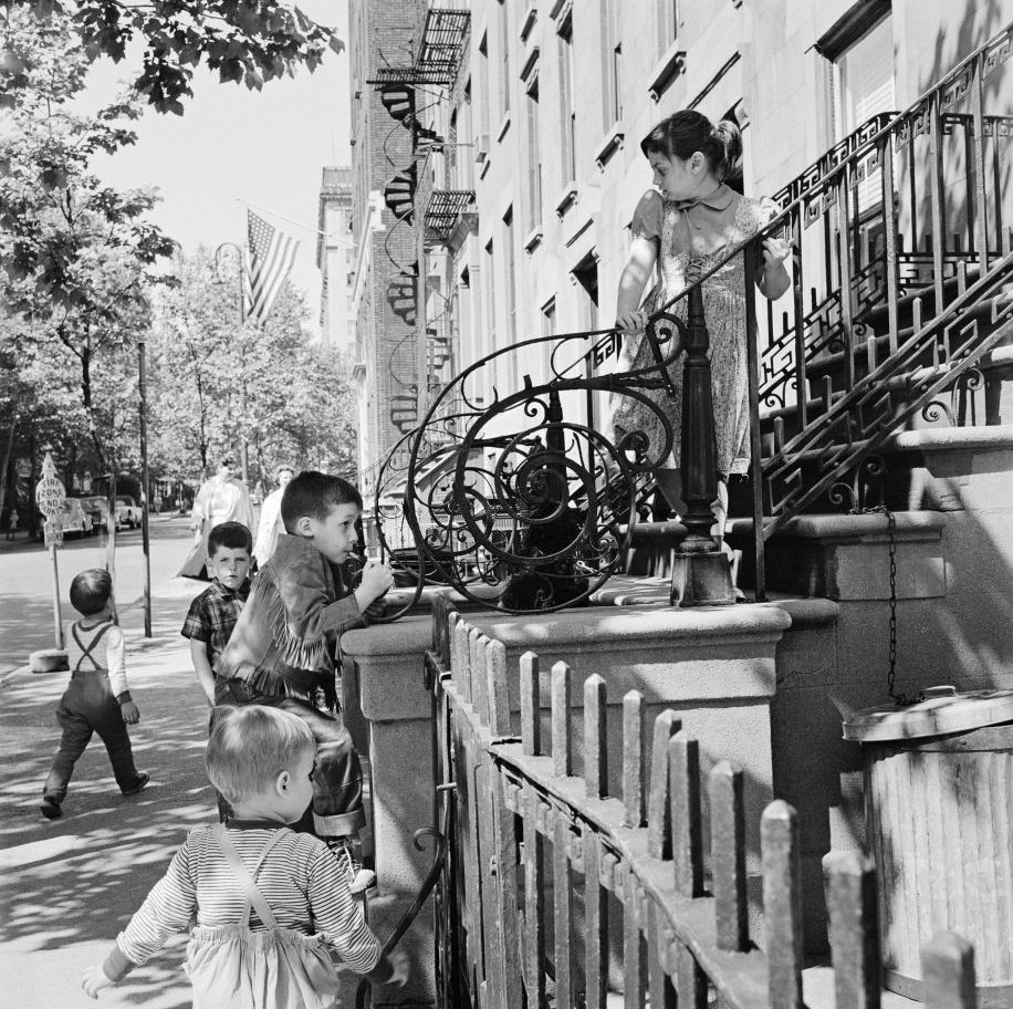 #29 Children play on a stoop in Brooklyn Heights, March 1958.