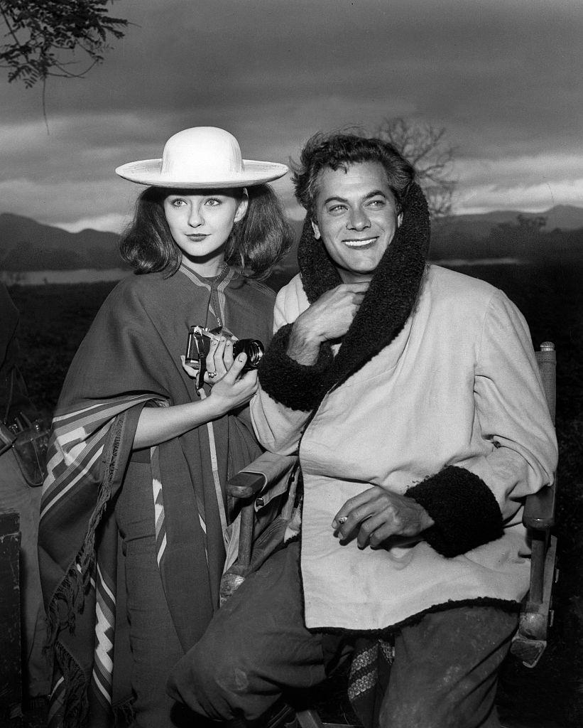 #32 Christine Kaufmann with Tony Curtis during a shooting break, 1962.