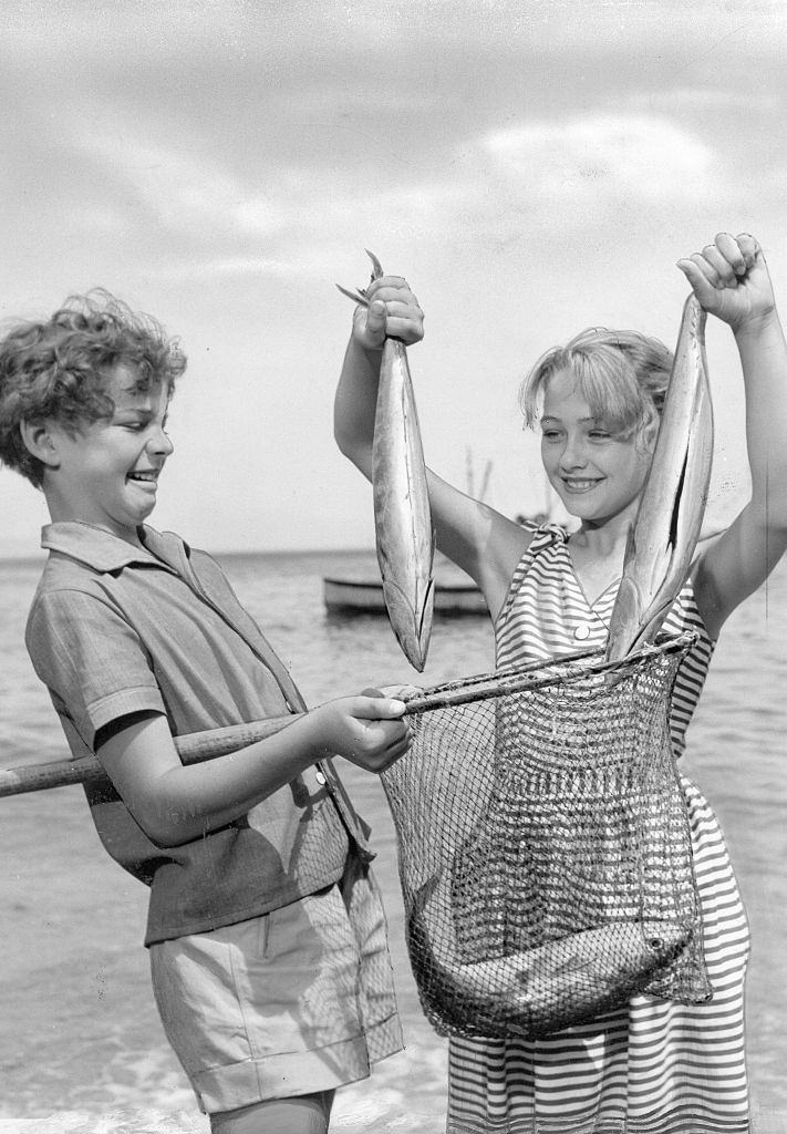 #8 Christine Kaufmann holding two fishes, 1956.