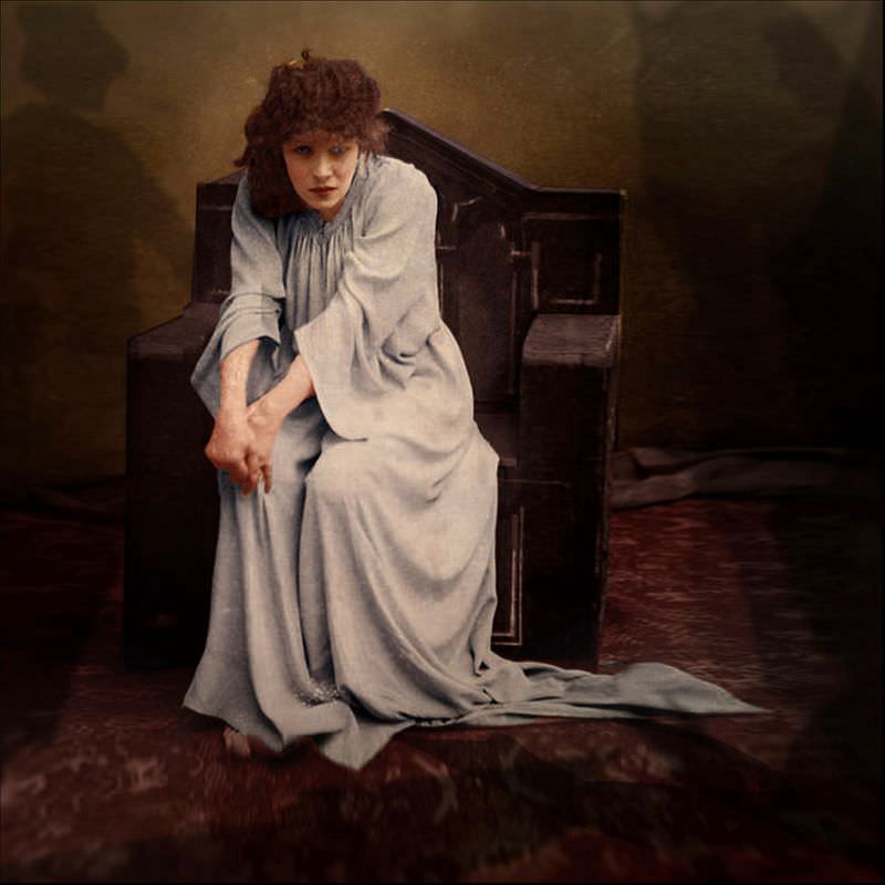 #15 Sarah Bernhardt as Lady Macbeth, photographed by Nadar, 1884