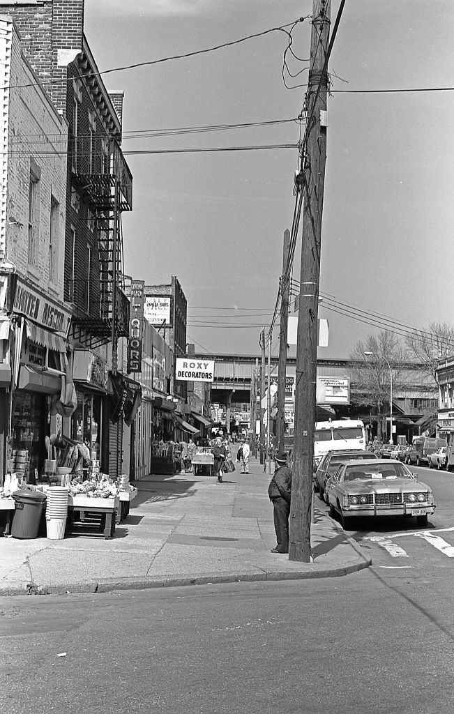 #27 Roosevelt Avenue, from the intersection of National and 103rd streets, Corona. Queens, New York, 1982.