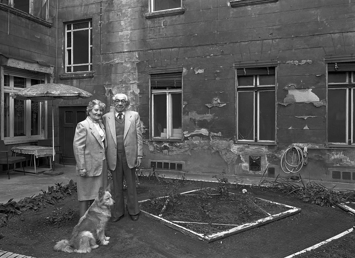 #1 Herr and Frau Fleischer in their engagement outfits with their dog Putzi.
