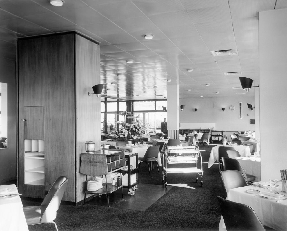 #39 Airside restaurant seating area, 1950s.