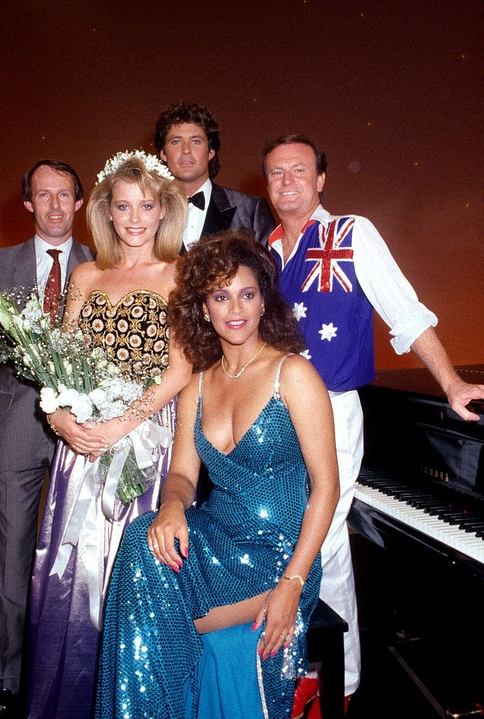 #22 Jayne Kennedy with David Hasselhoff and Peter Allen at the State Sport Centre in Homebush March 12, 1985 in Sydney, Australia.