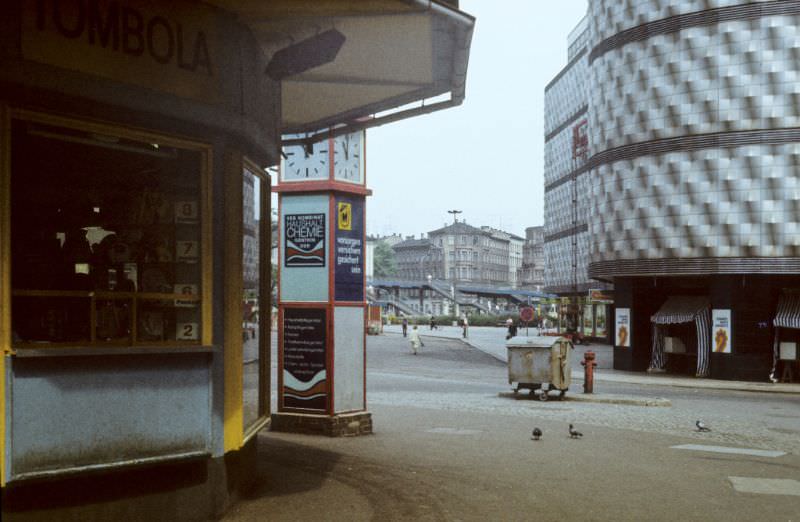#22 Consumer department store (right), 1984
