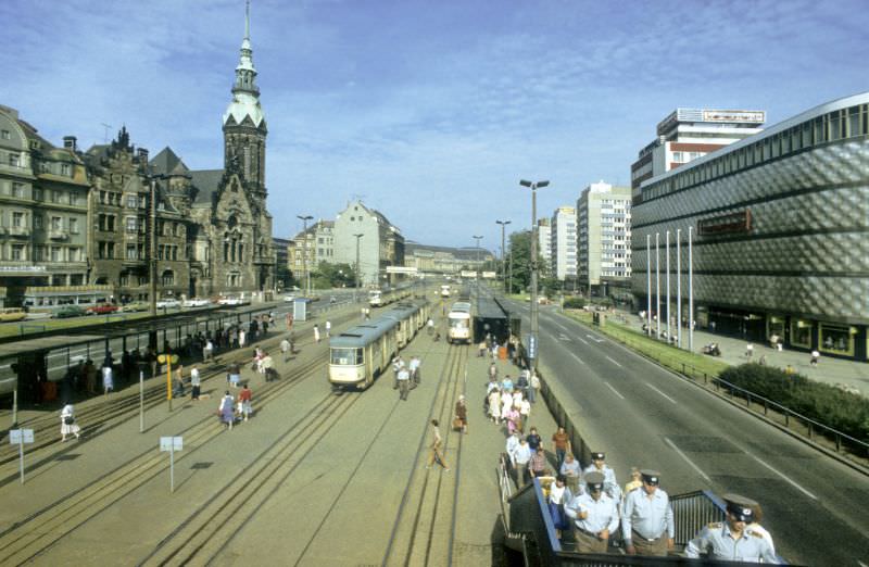 #16 Evangelically Reformed Church and Central Station, Tröndlinring, 1984