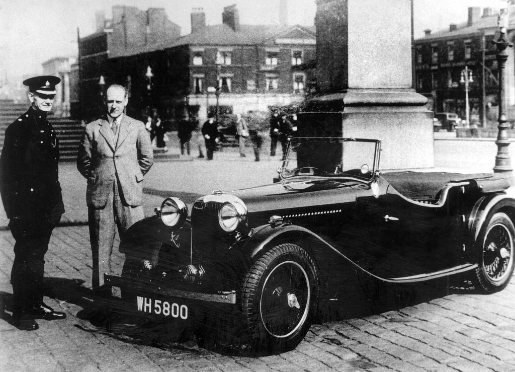 #3 Bolton Borough Police officers with a Daimler in 1935