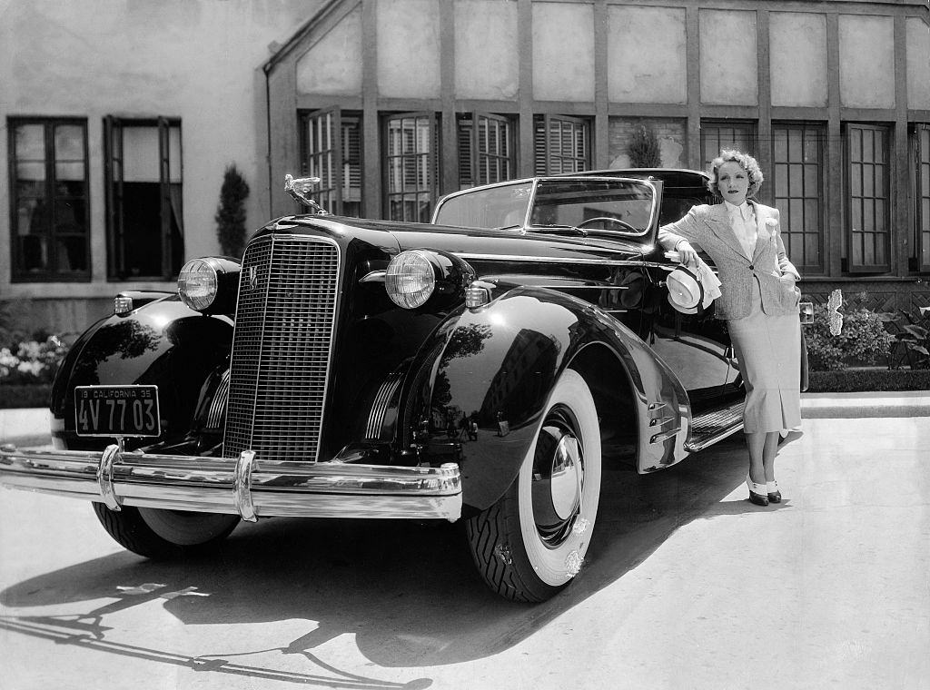 #29 Marlene Dietrich in front of the Paramount studio in Hollywood, 1932.