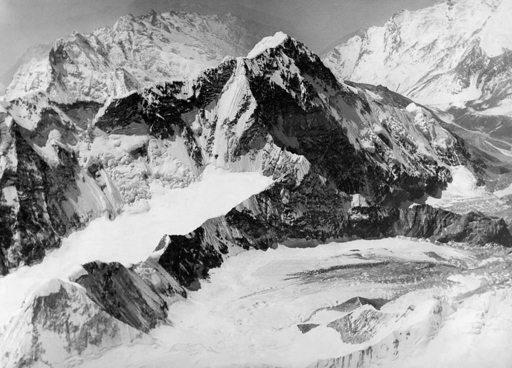#11 The summit of Everest.