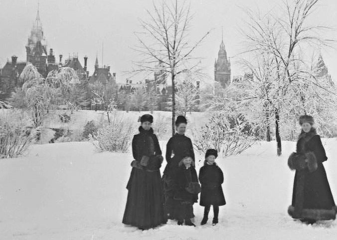 #46 Family at Majors Hill Park, 1894