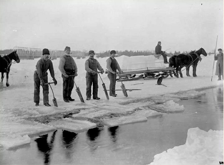 #22 Icemen cutting blocks of ice from the Ottawa River near the Prince of Wales Br., 1890s