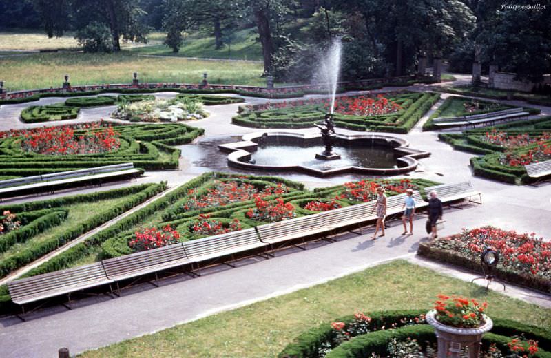 #17 Wilanów Palace Park. Warsaw, July 1970