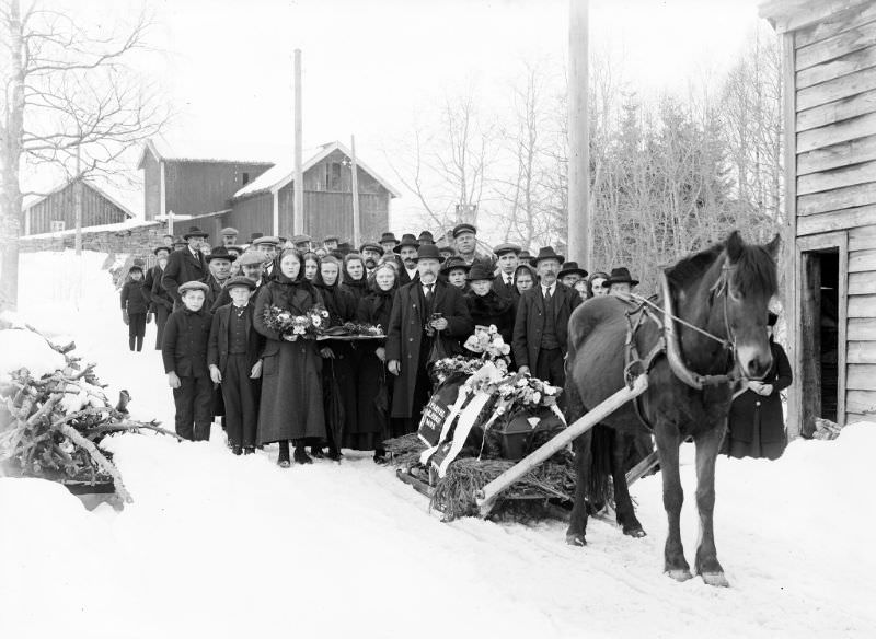 #17 Funeral procession photographed at Teigen, Førde municipality. The deceased is a woman.