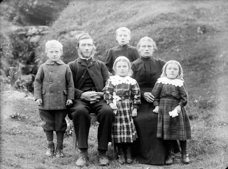 #30 Ole Martinus and Bergitte Solheim with their children Johanes, Oliver, Gunhild and Marie