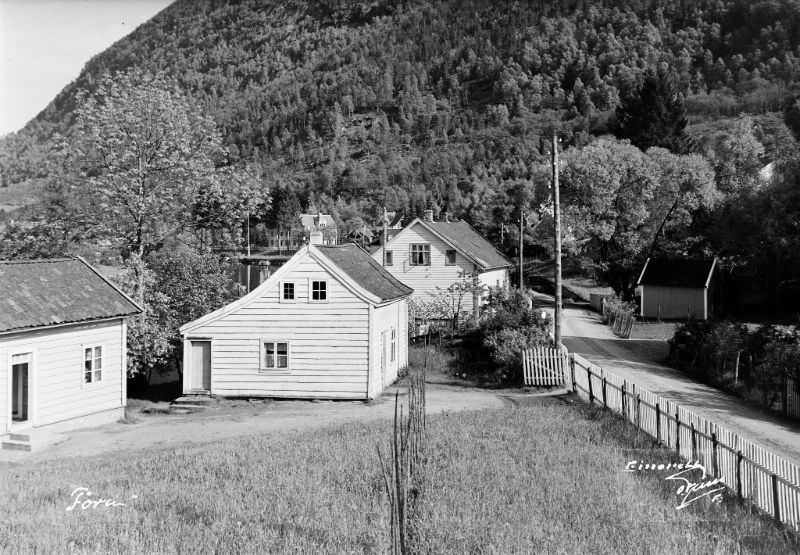 #36 Teigen, Førde. The large white building in the background is Hafstad Hotel