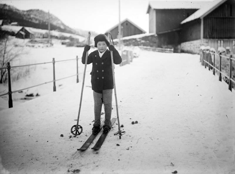 #9 Boy skiing at Halbrendsbrua bridge