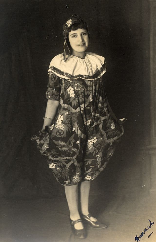 #19 Hannah, the floral pierrot