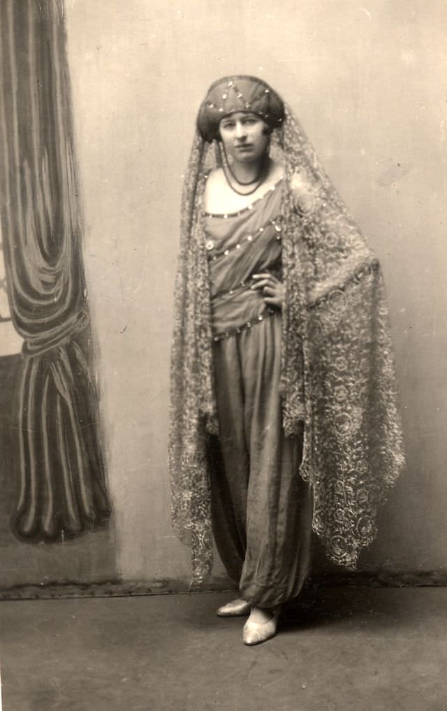 #25 Lady in eastern garb
