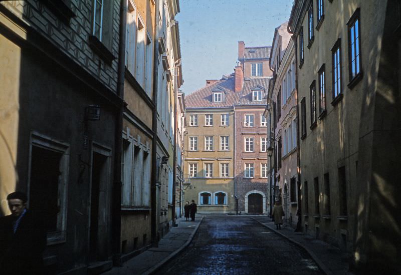 #11 Old Town, Krzywe Koło Street to the east