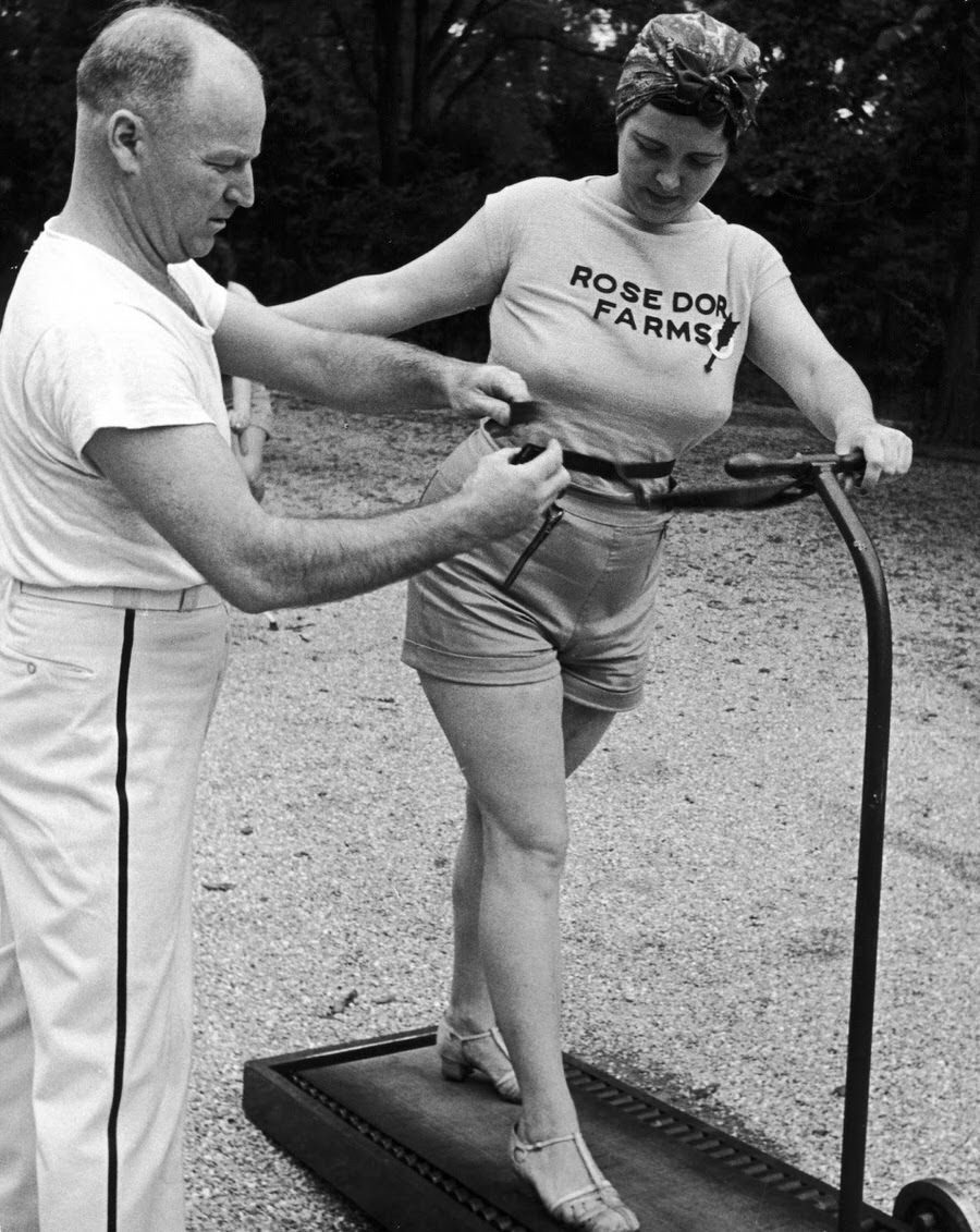 A woman’s waist is measured at Rose Dor Farms.