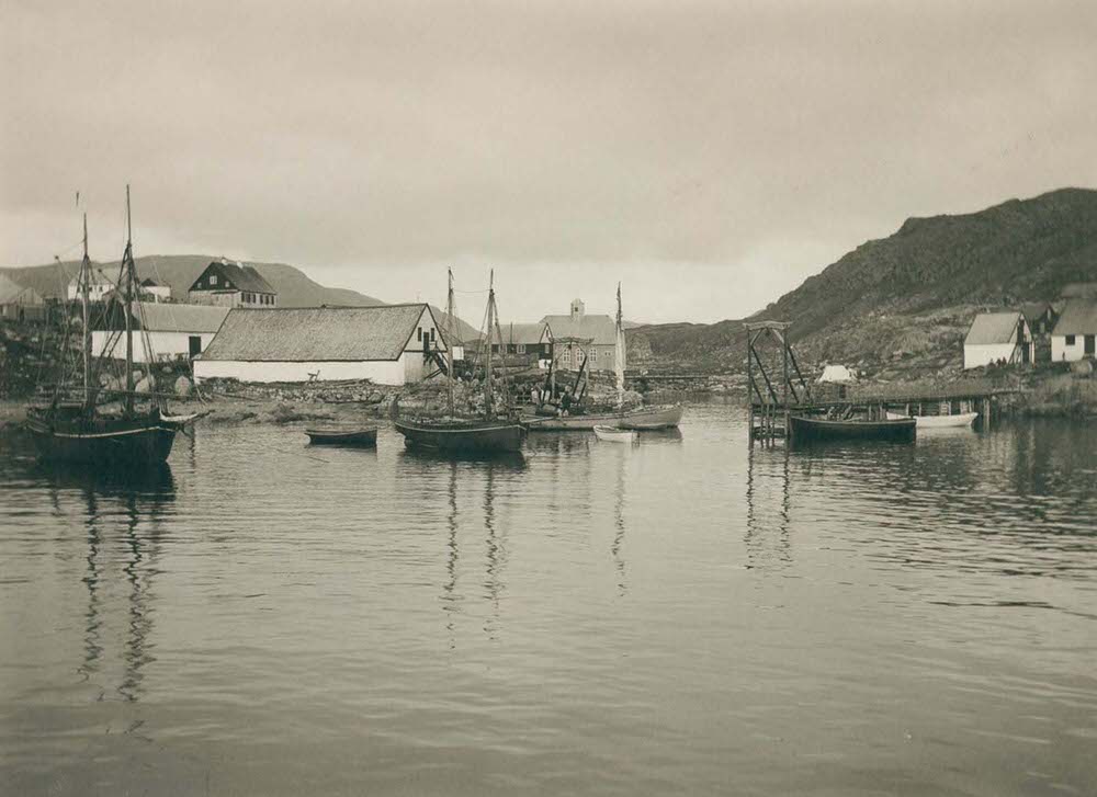 #18 The harbor of the town of Qaqortoq, 1890s