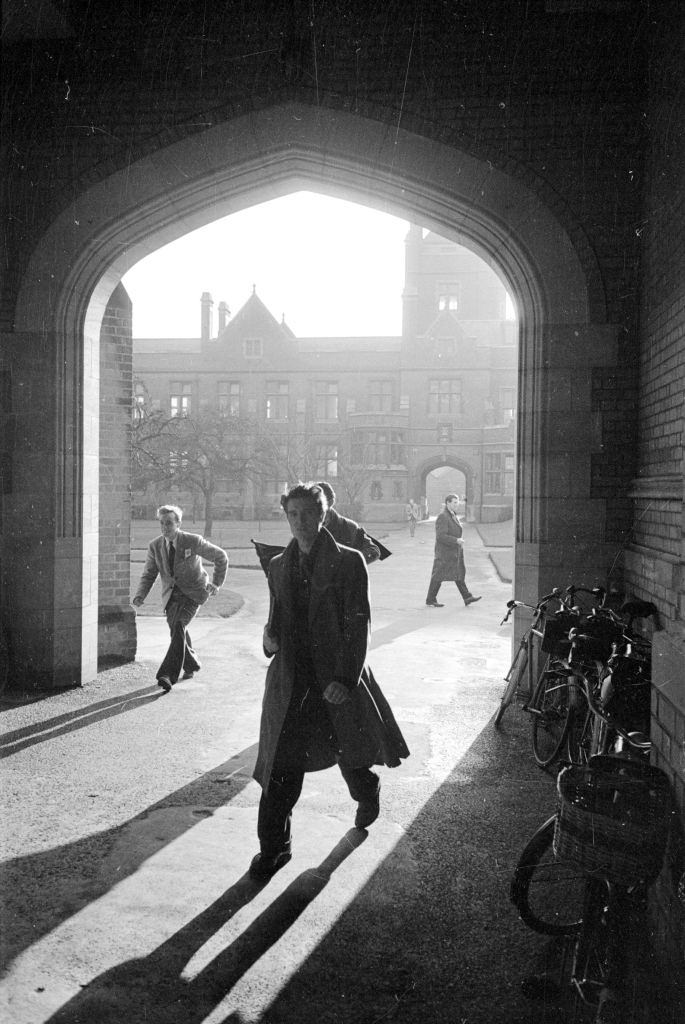 #32 Students walking around Queen’s College in Belfast, 1954.