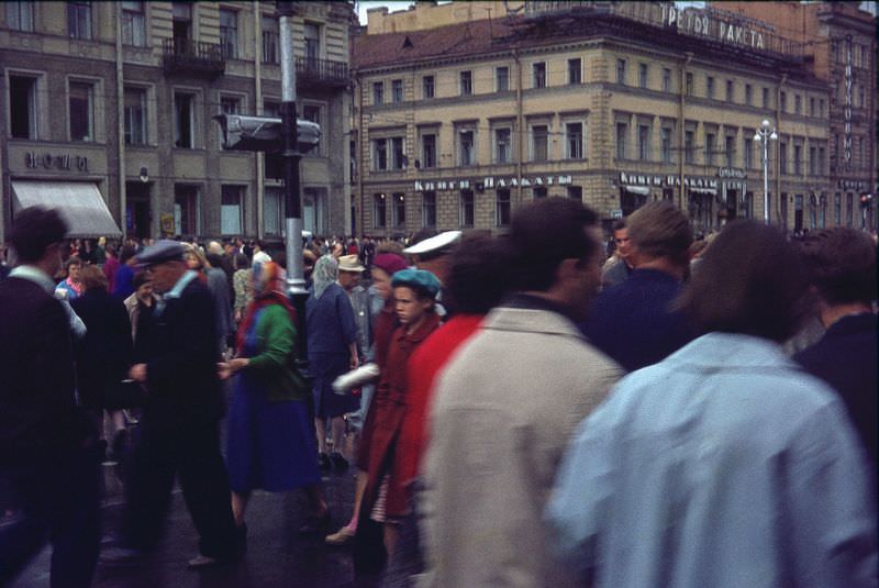 #7 Leningrad street scenes, 1963