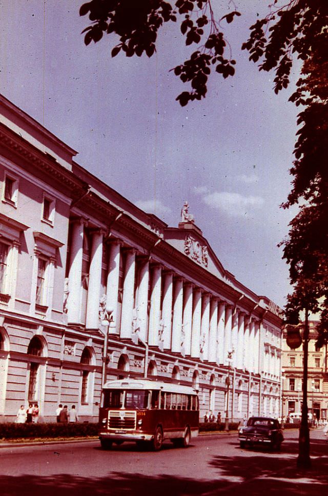 #81 Public library – Saltikov-Shchedrin Library on the Nevsky Prospect, 1968