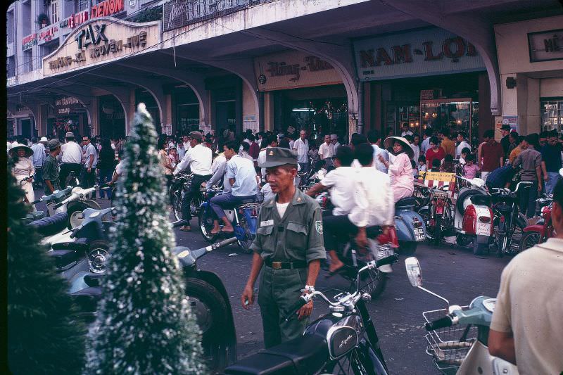 #49 Saigon street scenes around Christmas, 1968