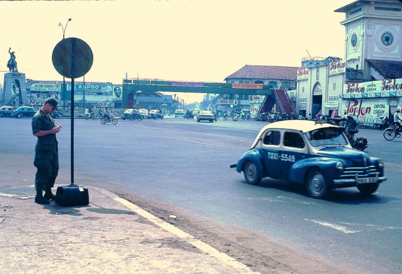 #52 Saigon taxi, 1968