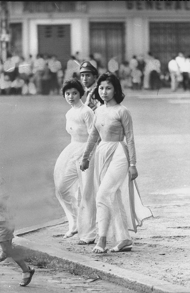 #9 Vietnamese girls voting, 1961.