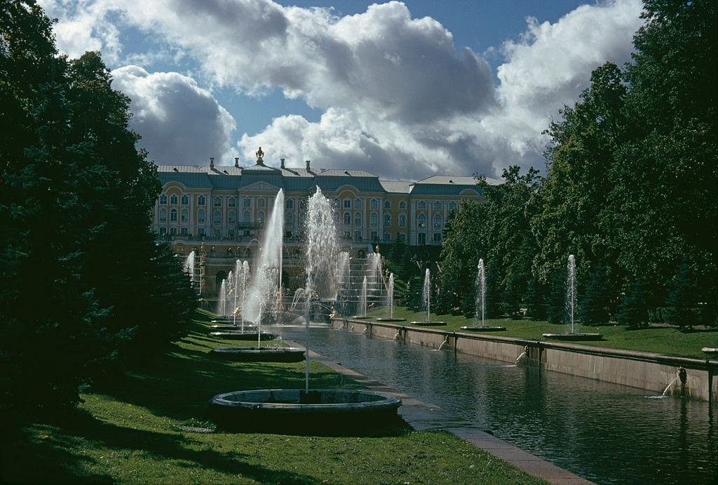 #7 The Grand Cascade in the grounds of Peterhof Palace in Leningrad, 1973.