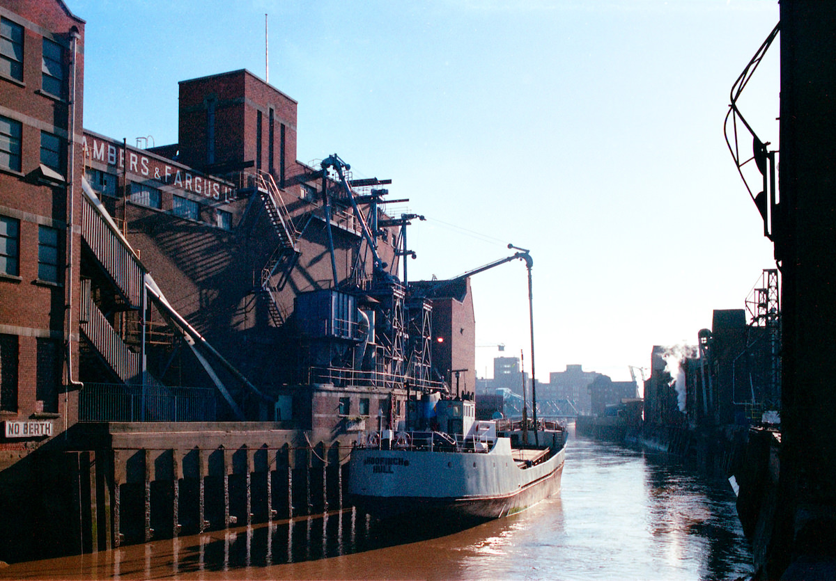 #24 Downstream view, Scott St, River Hull, Hull 1985