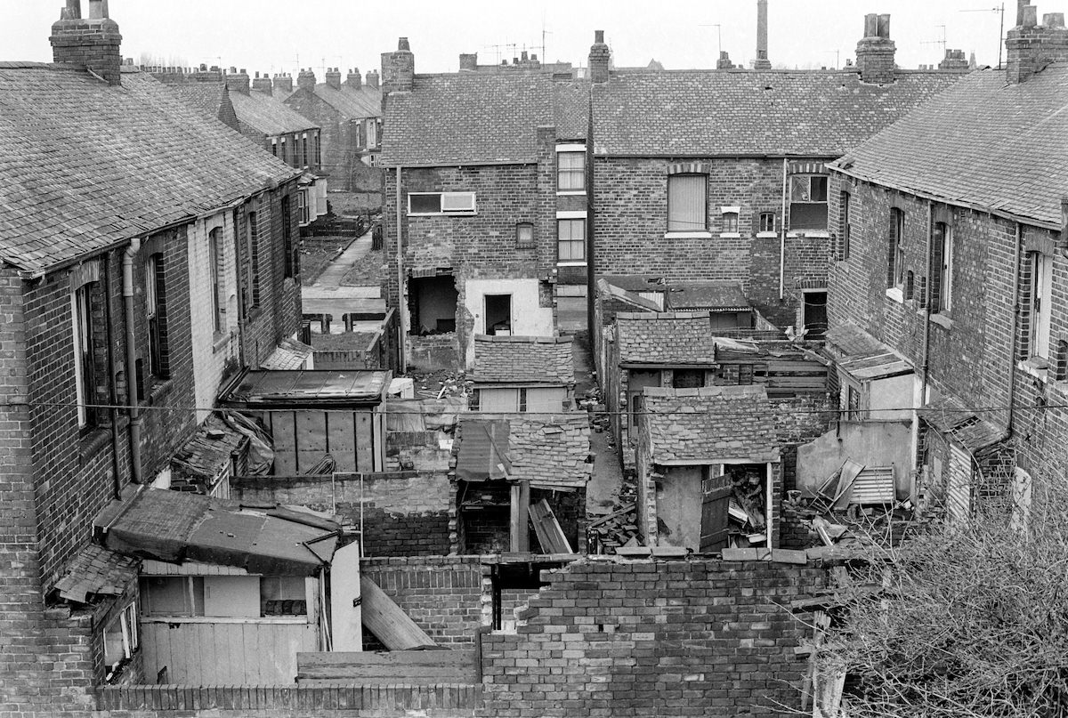 #7 Fleet Street and terraces from the Hull & Barnsley embankment, Hull, 1983