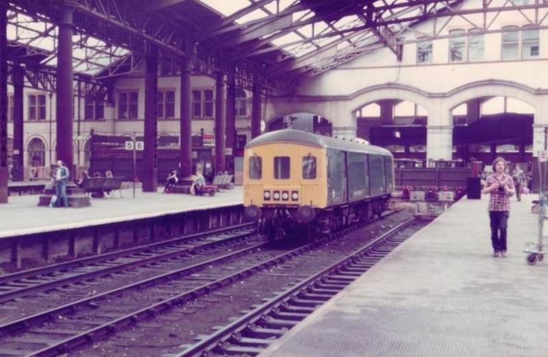 #54 Victoria Station, 1982